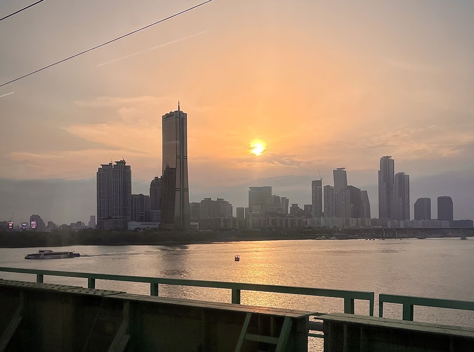 ภาพถ่ายทิวทัศน์เมืองกรุงโซล ประเทศเกาหลีใต้ บริเวณใจกลางเมือง สื่อบริบทที่ตั้งของสำนักงาน